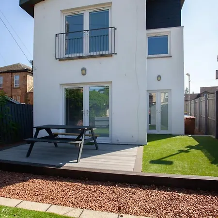 Southside Flat With Private Garden!