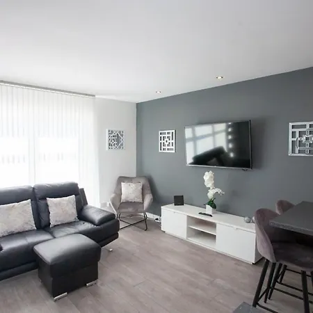 Apartment Southside Flat With Private Garden!