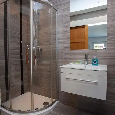 Apartment Southside Flat With Private Garden! *