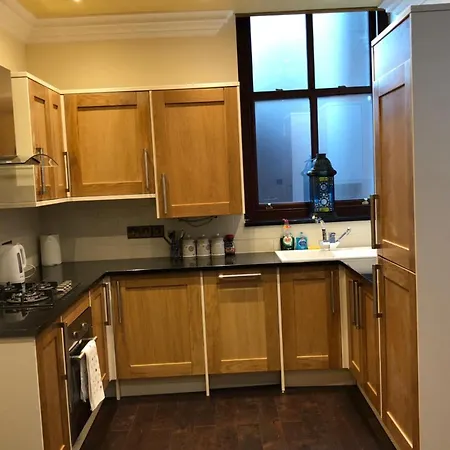 2-bed Sleeps 4 10 Mins To Centre Ferienhaus