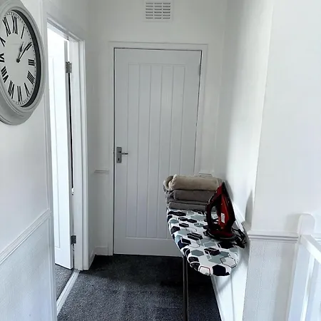 Luxury House In * Glasgow
