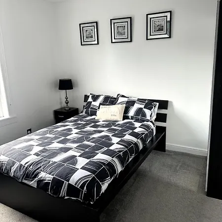 Luxury House In * Glasgow