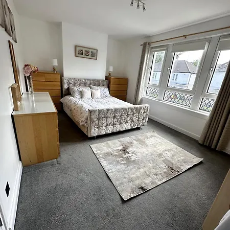 Villa Luxury House In Glasgow