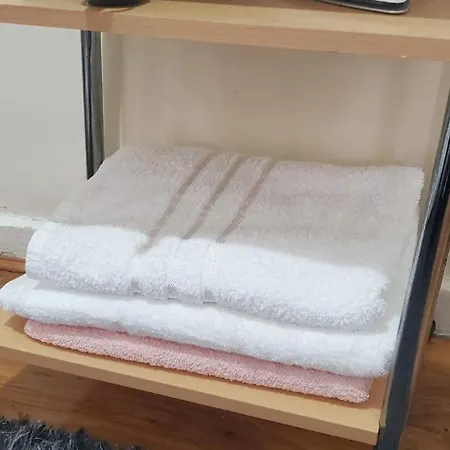 Cosy And Bright 3-bedroom Flat Апартаменты