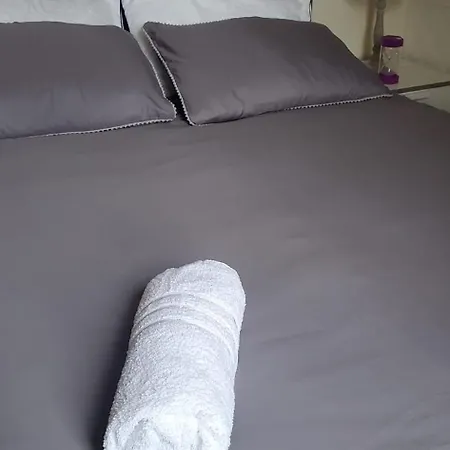 Cosy And Bright 3-bedroom Flat * 格拉斯哥