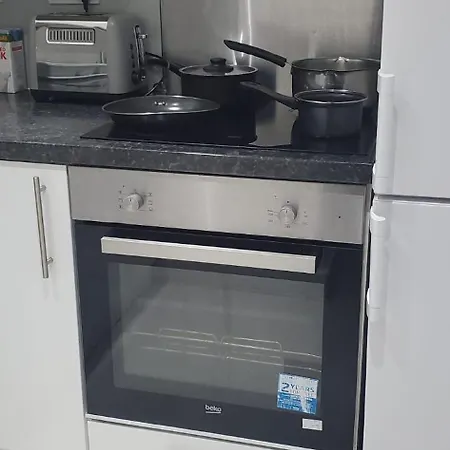 Cosy And Bright 3-bedroom Flat *