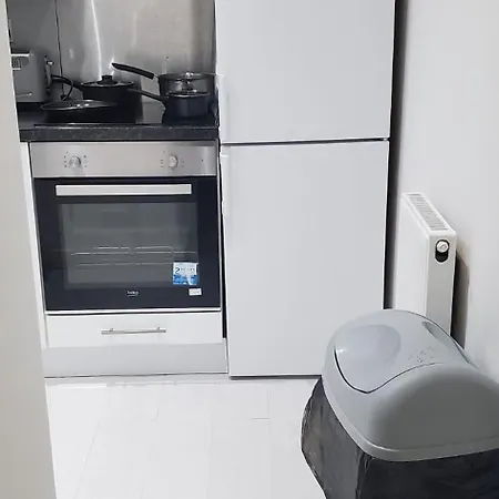 Cosy And Bright 3-bedroom Flat Apartment