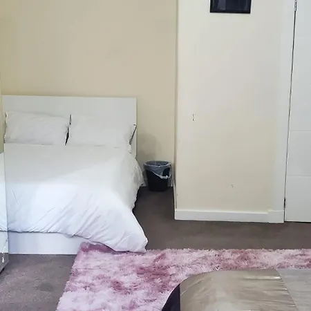 Cosy And Bright 3-bedroom Flat *