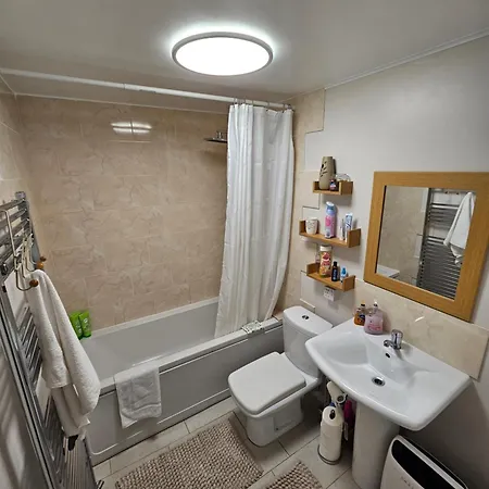 Spacious 2 Bedrooms Apartament *