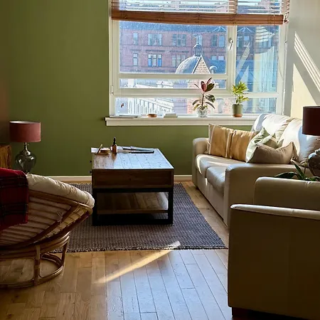 Two Bedroom Maisonette In The Heart Of The West End Apartment *