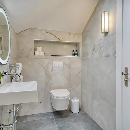 Craigpark Apartment *