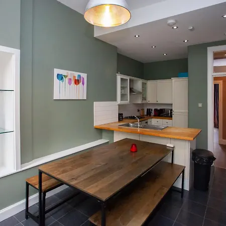 Modern, Light-filled And Sleek West End