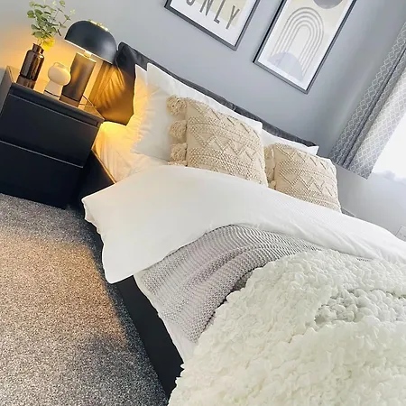 Holiday home Elegant 3br House In *