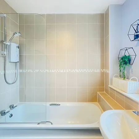 Elegant 3br House In Glasgow