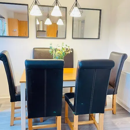 Elegant 3br House In Сasa de vacaciones Glasgow