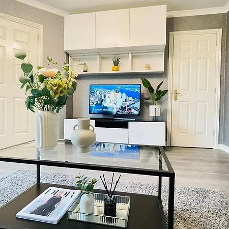 Elegant 3br House In *