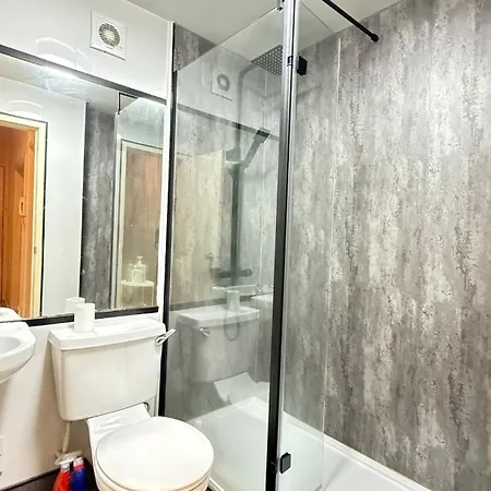 One Bedroom Flat Close To Centre And Amenities Apartment Glasgow