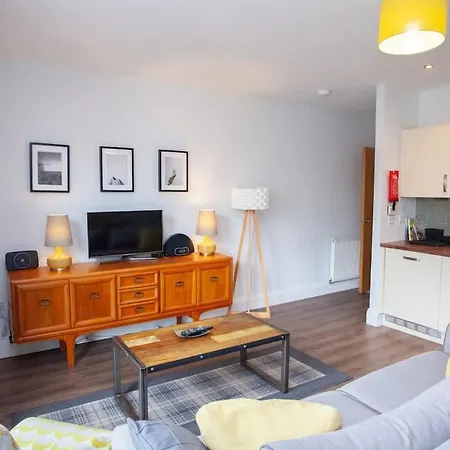 Stylish 3rd Floor Flat In Historic Merchant * Glasgow