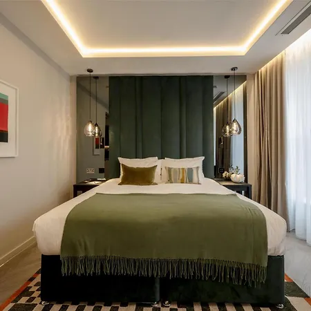 The Wellington By Adina 4*