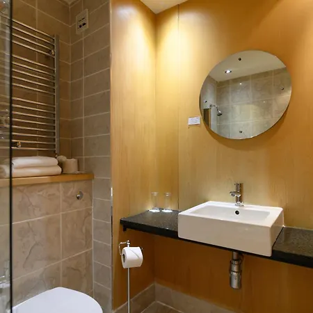 Otel Glynhill & Near Airport