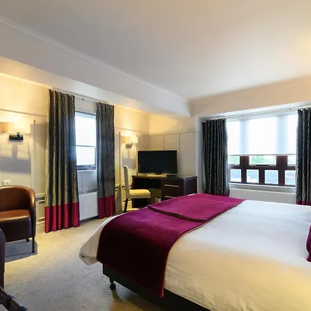Glynhill & Near Airport 4*