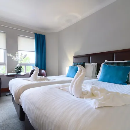 Glynhill & Near Airport Otel 4*