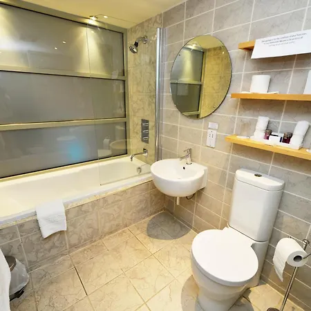 Otel Glynhill & Near Airport 4*