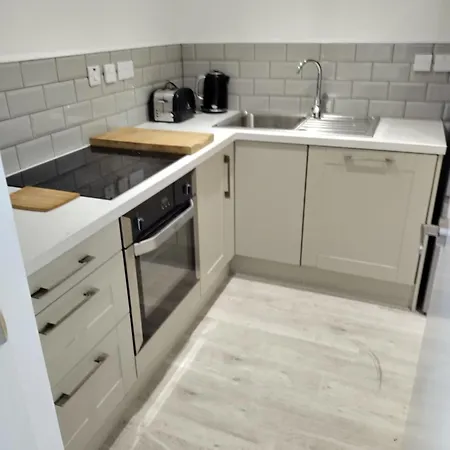 Daire Hampden Garden Flat *