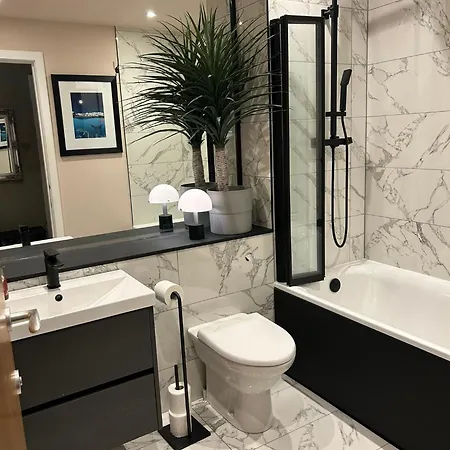 Harbour Clyde Waterfront Apartment