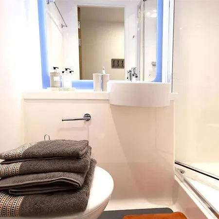 For Students Only - Foundry Courtyard In * Glasgow