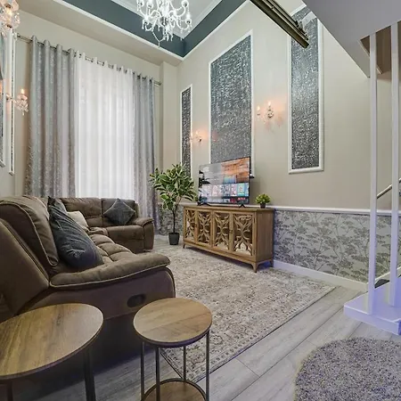Luxurious Royal 2br Apartment, Centre