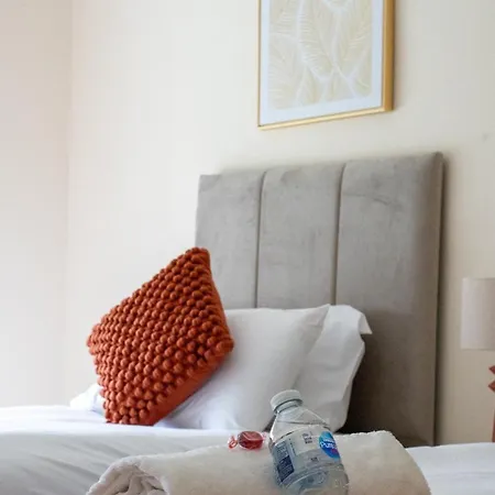 3 Bdr Flat By Caledonia Luxe Short Lets & Serviced Apartment *