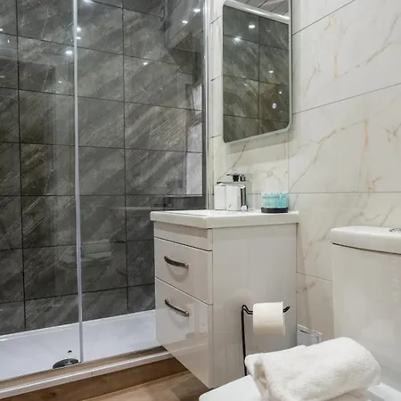 Apartment 3 Bdr Flat By Caledonia Luxe Short Lets & Serviced