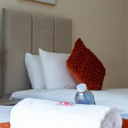 3 Bdr Flat By Caledonia Luxe Short Lets & Serviced