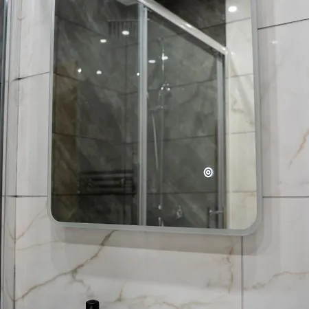 3 Bdr Flat By Caledonia Luxe Short Lets & Serviced Apartment Glasgow