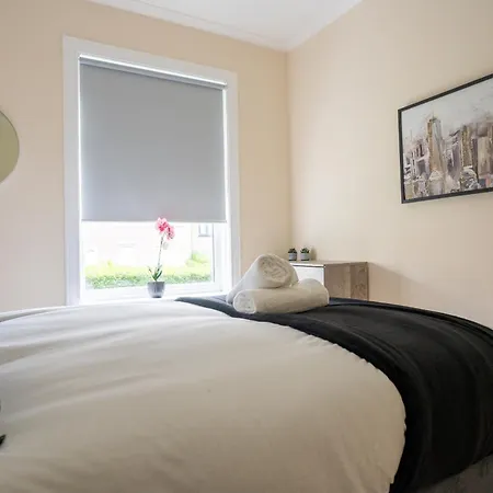 3 Bdr Flat By Caledonia Luxe Short Lets & Serviced Apartment