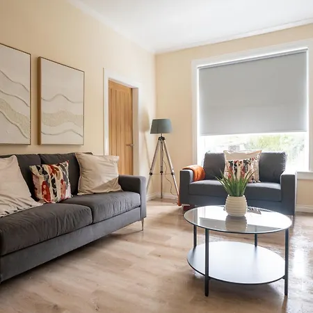 3 Bdr Flat By Caledonia Luxe Short Lets & Serviced Apartment Glasgow