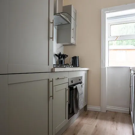 3 Bdr Flat By Caledonia Luxe Short Lets & Serviced *