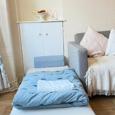 One Bedroom Flat Close To Centre And Amenities