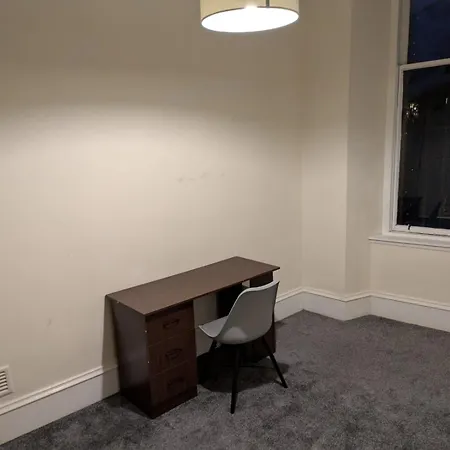 Very Large Roomz 글라스고