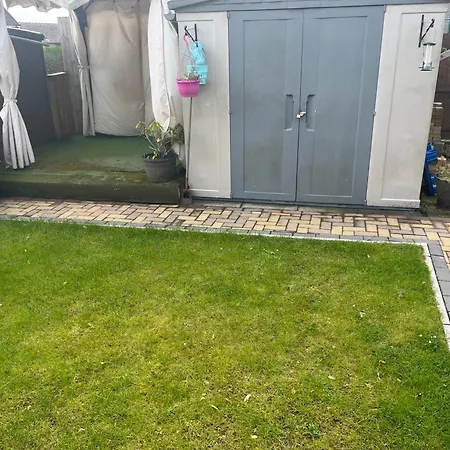 3 Bedroom House Ideal For Contractors Sleeps 6 Glasgow