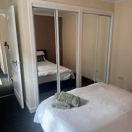 3br Flat Sleeps 6 West End Sights Driveway Apartmán