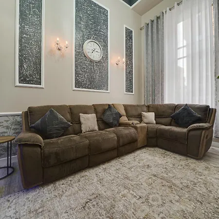 Luxurious Royal 2br Apartment, Centre גלאזגו