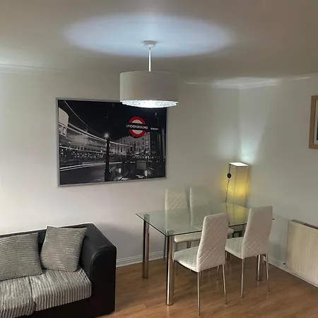 3 Beds In A 2 Bedroom Apartment Near City Centre Glasgow Glasgow