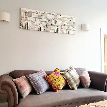 Unique Victorian In Glasgow