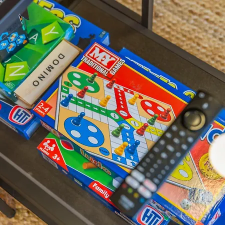 Modern 5 Bedroom Townhouse With Free Parking * Glasgow