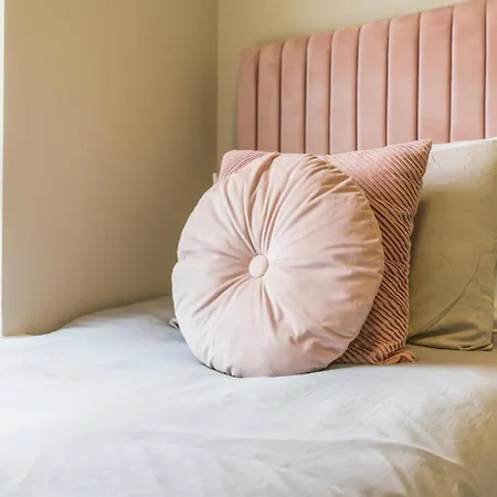 Holiday home Modern 5 Bedroom Townhouse With Free Parking *