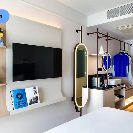 The Social Hub 4*