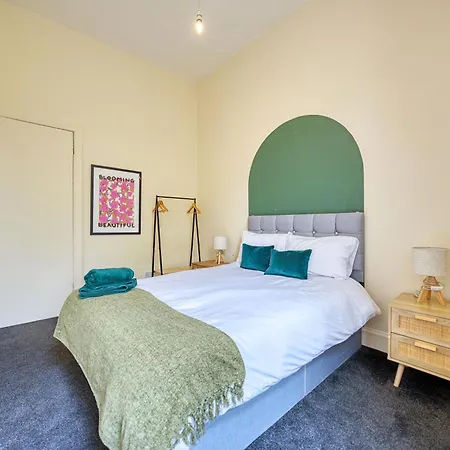 Group 4br Sleeps 11 Near Ibrox Parking 公寓