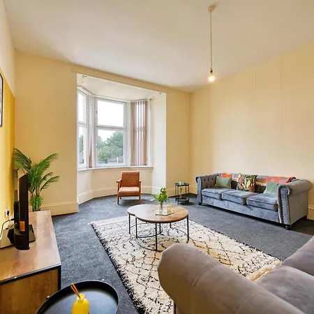 Group 4br Sleeps 11 Near Ibrox Parking Lägenhet